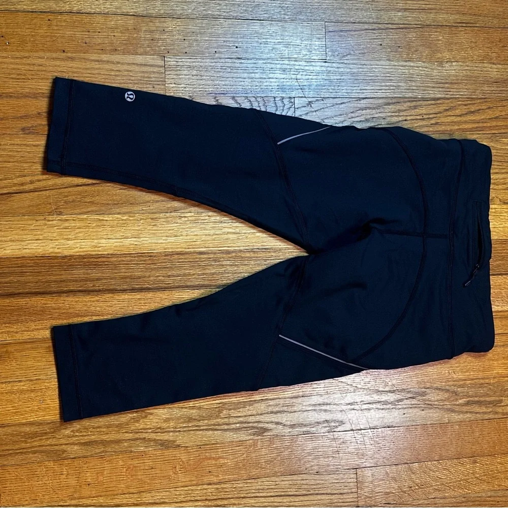 Lululemon Black Capri Leggings Yoga Pants Womens size 6 Activewear Yoga Gym - Picture 3 of 7